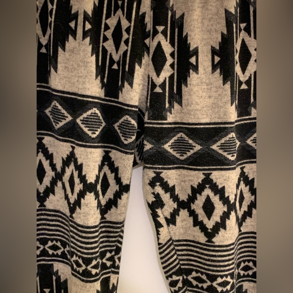 SEE YOU MONDAY LA β’ Winter Leggings - Picture 5 of 7